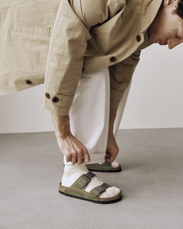 Birkenstock Men's Arizona Soft Footbed Sandal Faded Khaki Oiled Leather