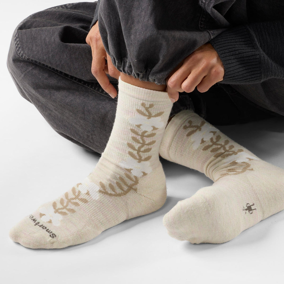 Smartwool Women's Socks Smartwool Women's Everyday Garden Vine Crew Socks MOONBEAM